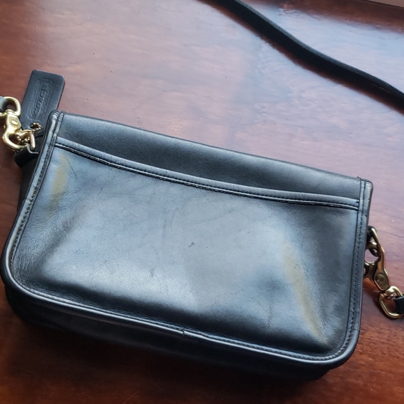 Adorable Coach Crossbody Purse - Picture 4 of 7